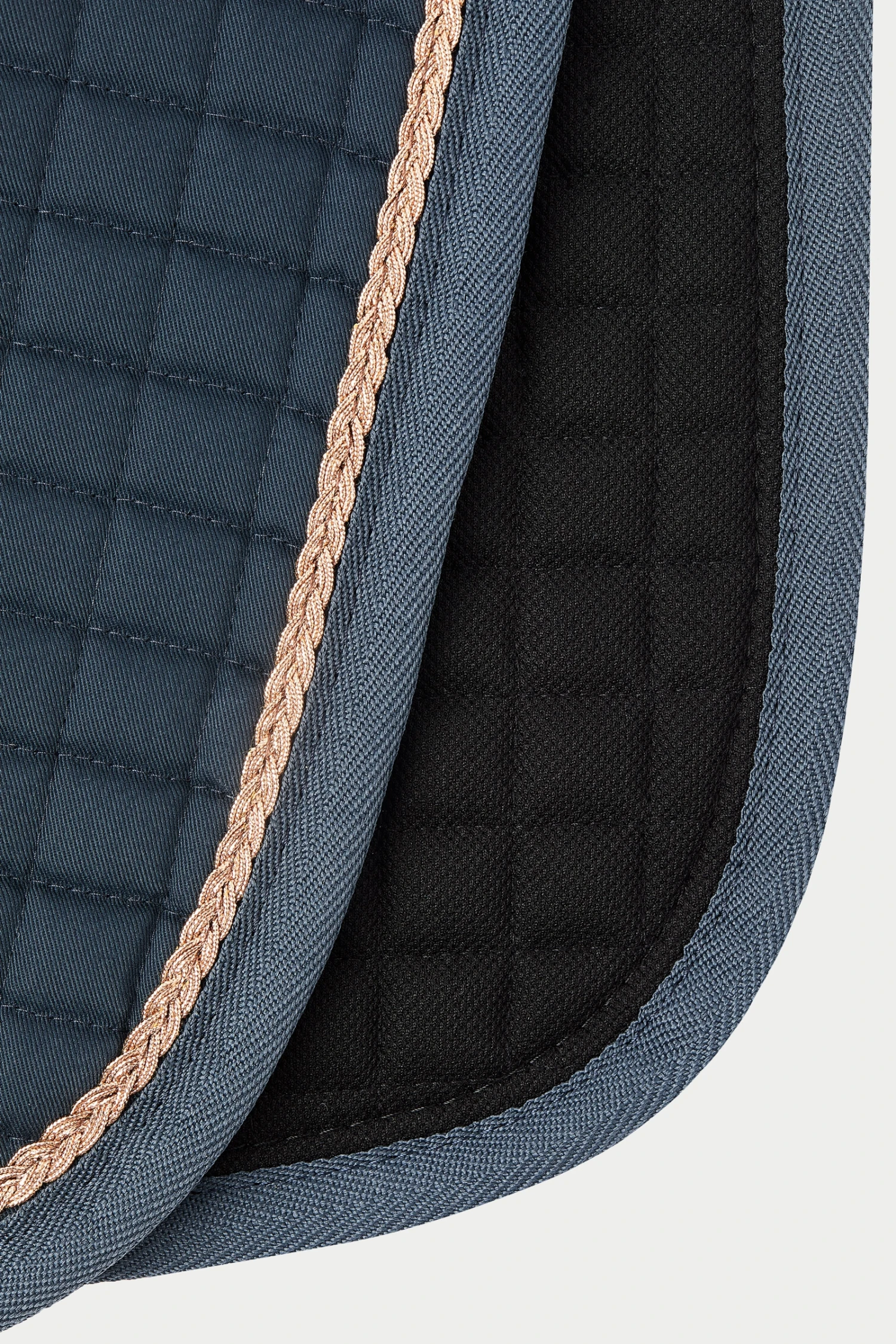 Horze Glarus Dressurschabracke Mit Metallischem Flechtdetail 13 Horze Glarus Dressurschabracke Mit Metallischem Flechtdetail – Bild 13