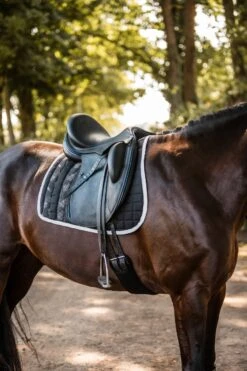 Horze Luminox Reflektierende Schabracke 6 Horze Luminox Reflektierende Schabracke -Pferdebedarf Verkauf 17431 BL 3